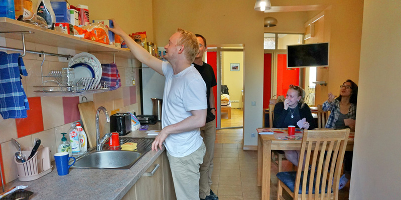Cucina nell'appartamento condiviso